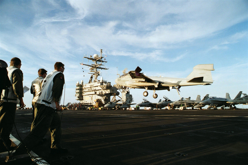 Note deployed slats and wingtip mounted spreader air brakes